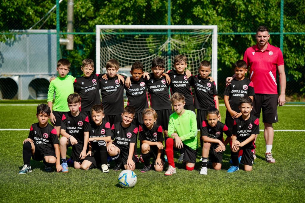 George Marinescu, antrenor la grupa 2015–2016, ACS Dobroești, echilibrul emoțional al copiilor